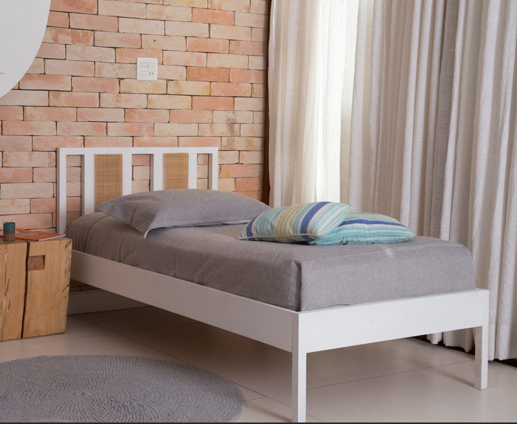Cama JUNO - Cabeceira de palhinha ortogonal em molduras justapostas