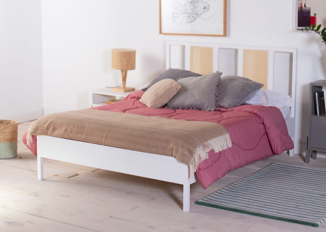 Cama JUNO - Cabeceira de palhinha ortogonal em molduras justapostas